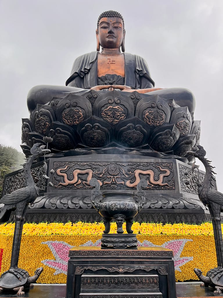 Estatua de Buda en Fansipan, Sapa, uno de los mejores pueblos que visitar en Sapa